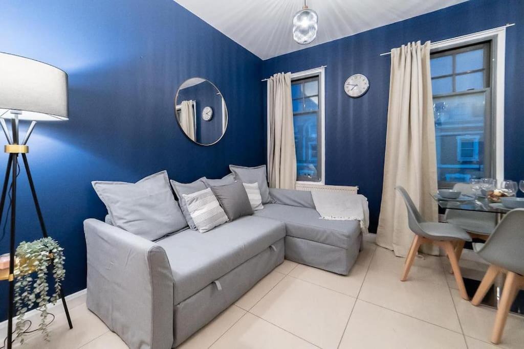 2 Bedroom Apartment Londra Exterior foto