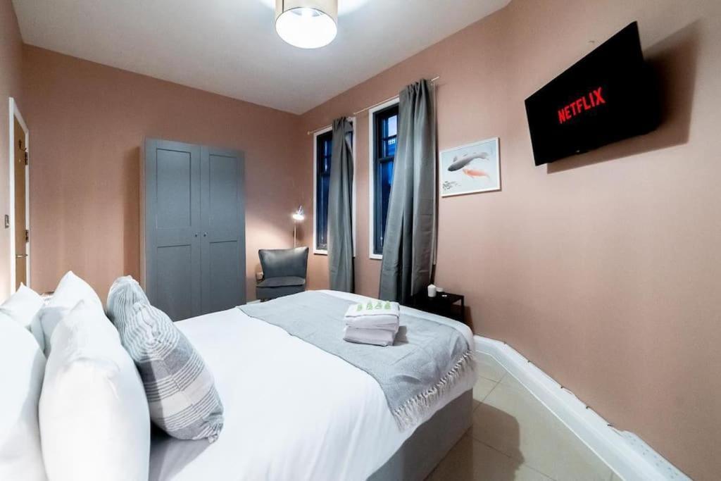 2 Bedroom Apartment Londra Exterior foto