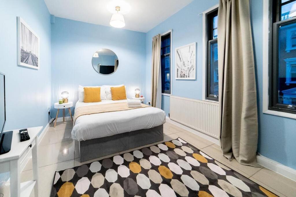 2 Bedroom Apartment Londra Exterior foto