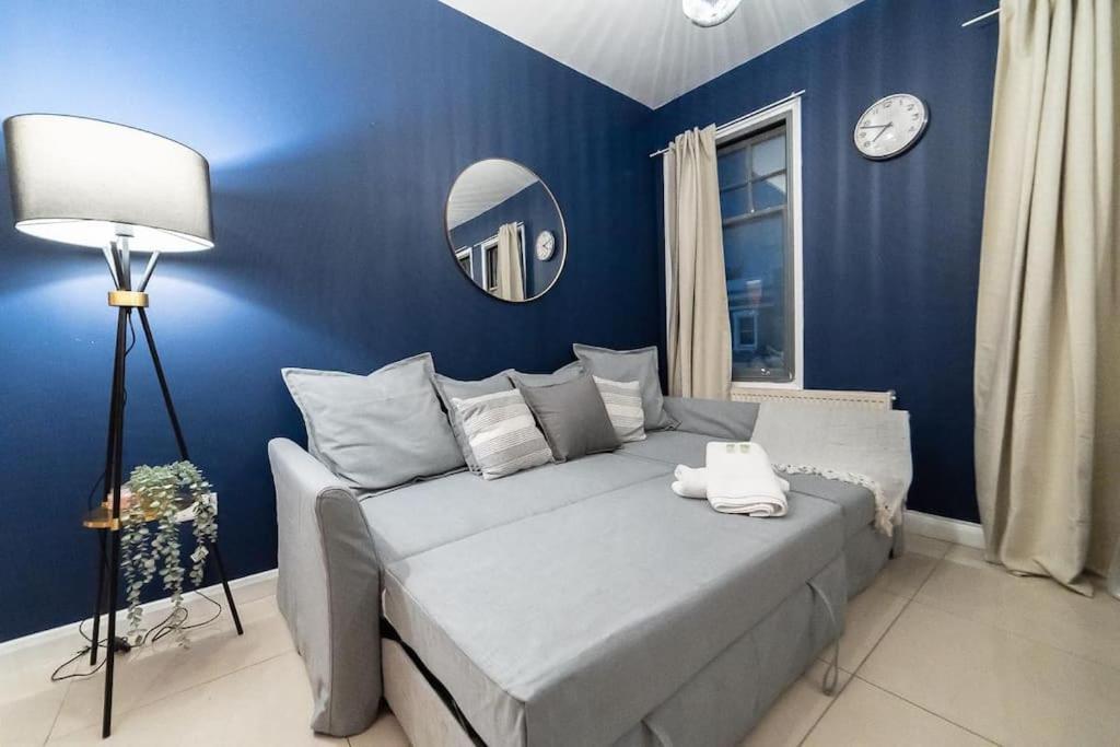 2 Bedroom Apartment Londra Exterior foto